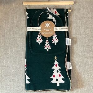 💚 5 for $20 /handcrafted cotton Christmas blanket and bib
